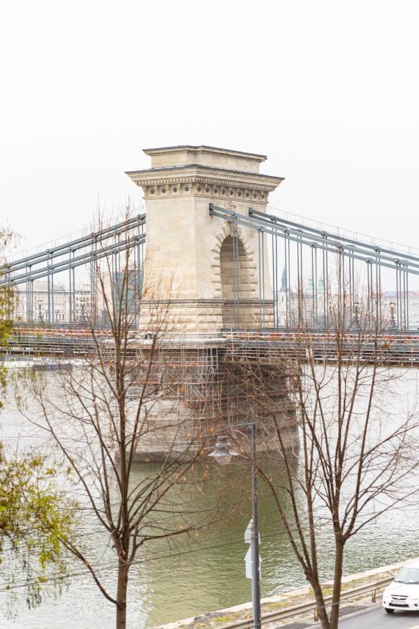 Danube Waterfront View At Chain Bridge Budapešť Exteriér fotografie